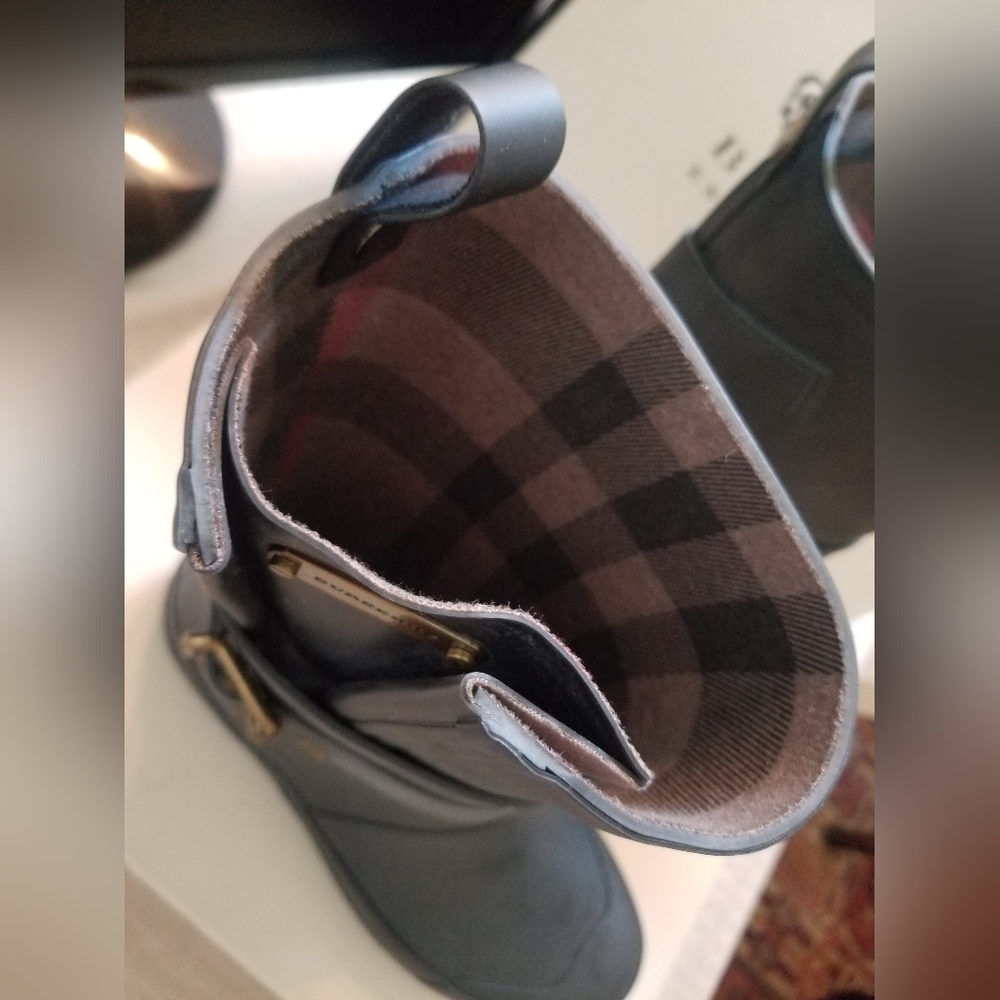BURBERRY RAINBOOTS! BRAND NEW! - Picture 5 of 10
